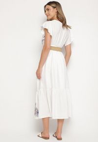 Born2be - Biało-Niebieska Wiskozowa Sukienka z Paskiem w Ornamentny Wzór Nilorine. Okazja: na co dzień, na spacer. Kolor: niebieski. Materiał: wiskoza. Typ sukienki: kopertowe. Styl: klasyczny, casual, elegancki #4