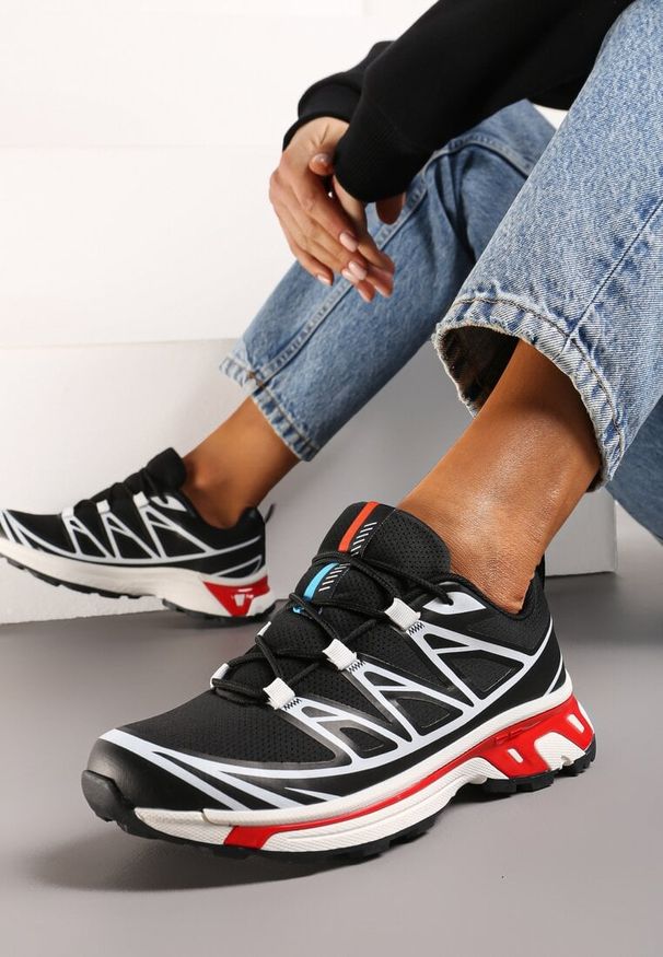 Born2be - Czarno-Czerwone Sznurowane Sneakersy na Grubszej Podeszwie z Gumowymi Wstawkami Tellfina. Okazja: na co dzień. Zapięcie: sznurówki. Kolor: czarny. Materiał: guma