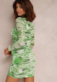 Renee - Zielona Sukienka Naesusa. Kolor: zielony. Długość rękawa: długi rękaw. Wzór: kolorowy, nadruk. Długość: mini