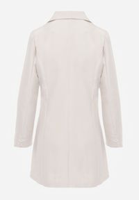 Renee - Beżowa Marynarka Sukienka z Aplikacjami 3D w Kształcie Kwiatów i Zapięciem na Guziki Lorira. Okazja: na co dzień, na spotkanie biznesowe, do pracy. Kolor: beżowy. Materiał: jeans. Wzór: aplikacja, kwiaty. Styl: casual, biznesowy, elegancki, klasyczny #5