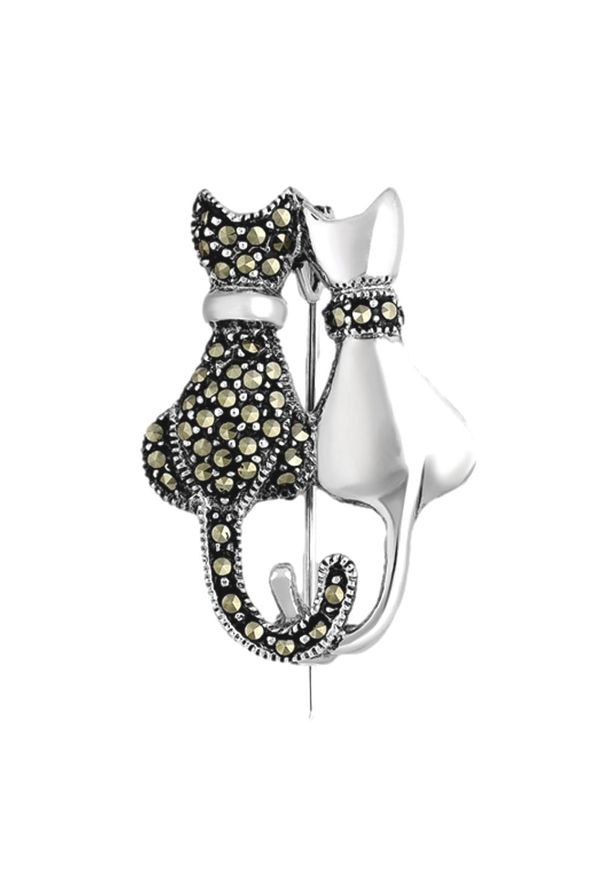 Braccatta - LUV Srebrna broszka z markazytami koty zakochane. Materiał: srebrne. Kolor: srebrny. Wzór: aplikacja. Kamień szlachetny: markazyt