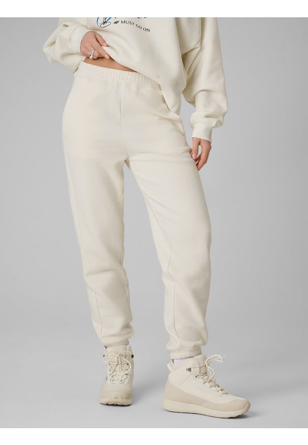 4f - 4F Spodnie dresowe joggery damskie - beżowe S. Kolor: beżowy. Materiał: dresówka
