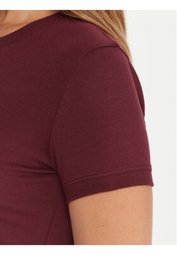 Guess T-Shirt W2YI44 J1314 Bordowy Regular Fit. Kolor: czerwony. Materiał: bawełna
