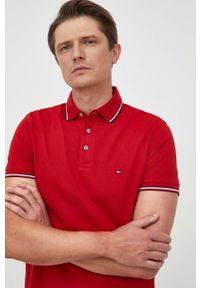 TOMMY HILFIGER - Tommy Hilfiger polo męski kolor czerwony wzorzysty. Okazja: na co dzień. Typ kołnierza: polo. Kolor: czerwony. Materiał: bawełna, dzianina. Długość: krótkie. Wzór: aplikacja. Styl: casual