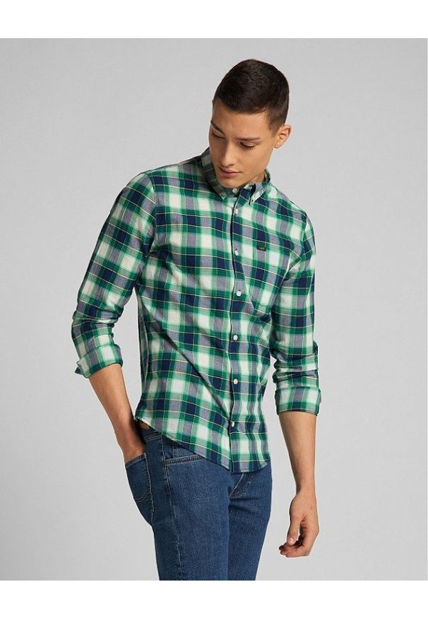 Lee - KOSZULA MĘSKA LEE BUTTON DOWN FAIRWAY L880KSQD 112123228. Typ kołnierza: button down