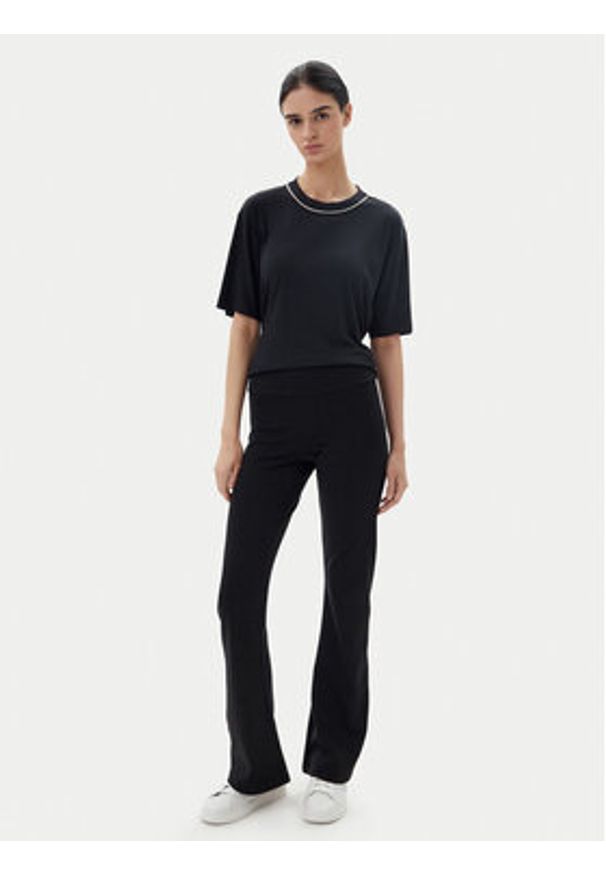 EA7 Emporio Armani Legginsy 7W000081 AF12484 UC001 Czarny Flare Fit. Kolor: czarny. Materiał: bawełna