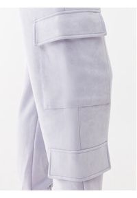 Guess Spodnie dresowe V3YB05 KBC00 Fioletowy Regular Fit. Kolor: fioletowy. Materiał: syntetyk