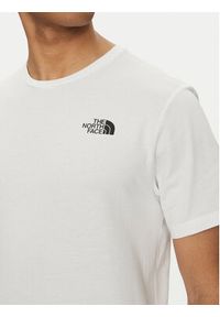 The North Face T-Shirt Vertical NF0A89FP Biały Regular Fit. Kolor: biały. Materiał: bawełna #5