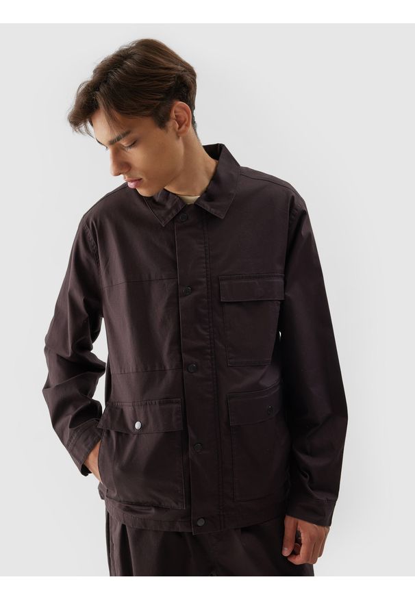 4f - 4F Bluza casual zapinana bez kaptura męska - brązowa M. Okazja: na co dzień. Typ kołnierza: bez kaptura. Kolor: brązowy. Materiał: tkanina, bawełna, poliester, elastan. Styl: casual
