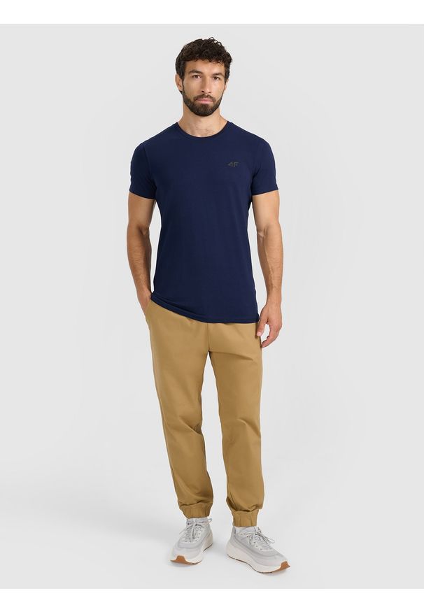 4f - 4F Spodnie dresowe joggery męskie - beżowe 3XL. Kolor: beżowy. Materiał: dresówka. Sport: turystyka piesza, fitness