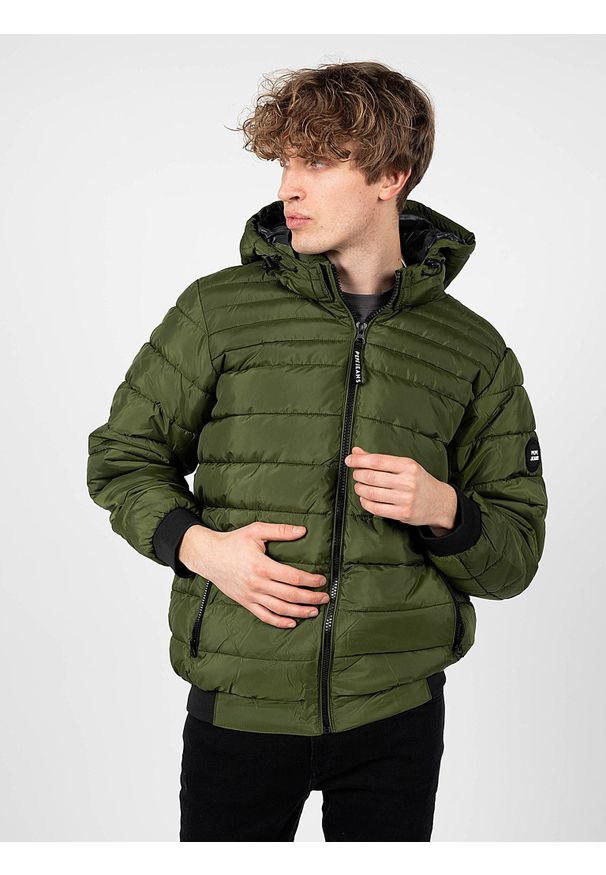 Pepe Jeans Kurtka "James" | PM402598 | James | Mężczyzna | Zielony. Okazja: na co dzień. Typ kołnierza: kaptur. Kolor: zielony. Materiał: poliester. Wzór: aplikacja. Styl: casual