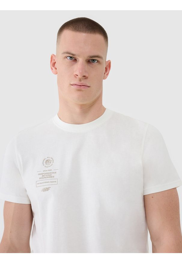 4f - 4F T-shirt regular z nadrukiem męski - beżowy S. Okazja: na co dzień. Kolor: beżowy. Materiał: jersey, bawełna, dzianina. Długość rękawa: krótki rękaw. Długość: krótkie. Wzór: nadruk. Styl: sportowy, klasyczny, casual