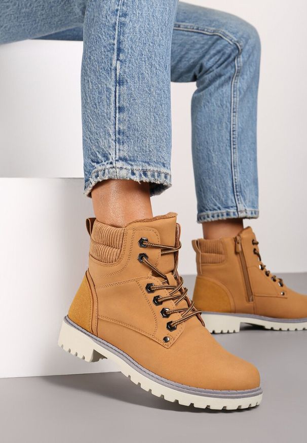 Born2be - Brązowe Płaskie Klasyczne Traperki ze Sznurowaniem Lobanne. Kolor: brązowy. Materiał: wełna, jeans. Sezon: zima, jesień. Styl: klasyczny