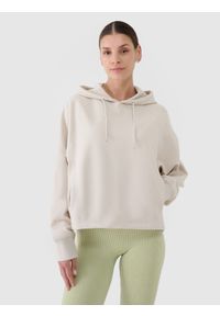 4f - 4F Bluza dresowa nierozpinana z kapturem damska - beżowa XS. Okazja: na co dzień. Typ kołnierza: kaptur. Kolor: beżowy. Materiał: dresówka. Długość rękawa: raglanowy rękaw. Wzór: gładki, ze splotem. Styl: sportowy, casual. Sport: fitness