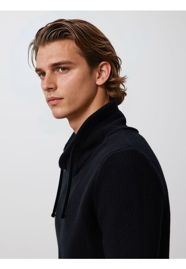 Reserved - Sweter z szerokim golfem - czarny. Typ kołnierza: golf. Kolor: czarny. Materiał: dzianina, bawełna