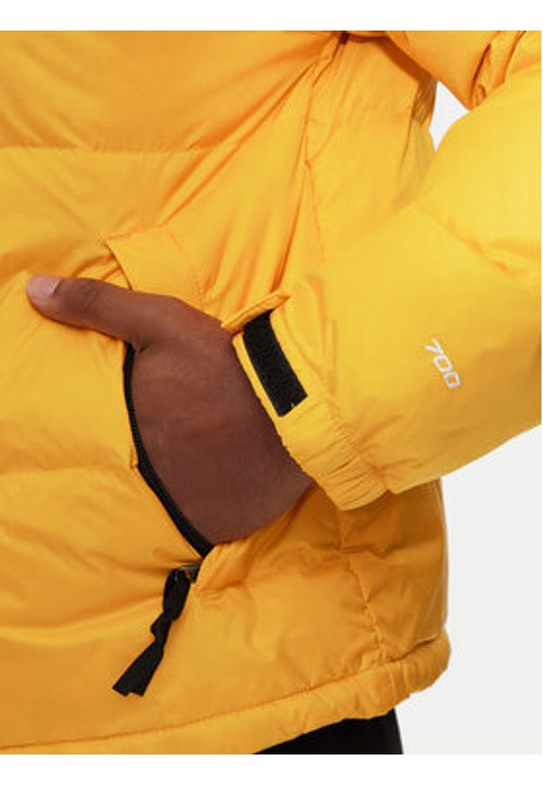 The North Face Kurtka puchowa 1996 Retro Nuptse NF0A3C8D Żółty Regular Fit. Kolor: żółty. Materiał: syntetyk. Styl: retro