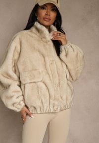 Renee - Beżowa Futrzana Kurtka Bomberka z Kieszeniami Tiwedela. Okazja: na co dzień. Kolor: beżowy. Materiał: futro. Styl: elegancki, casual, klasyczny #3