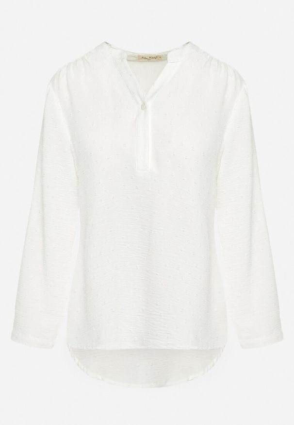 Born2be - Biała Bluzka z Tkaniny Plumeti z Guzikami Irlena. Kolor: biały. Materiał: tkanina