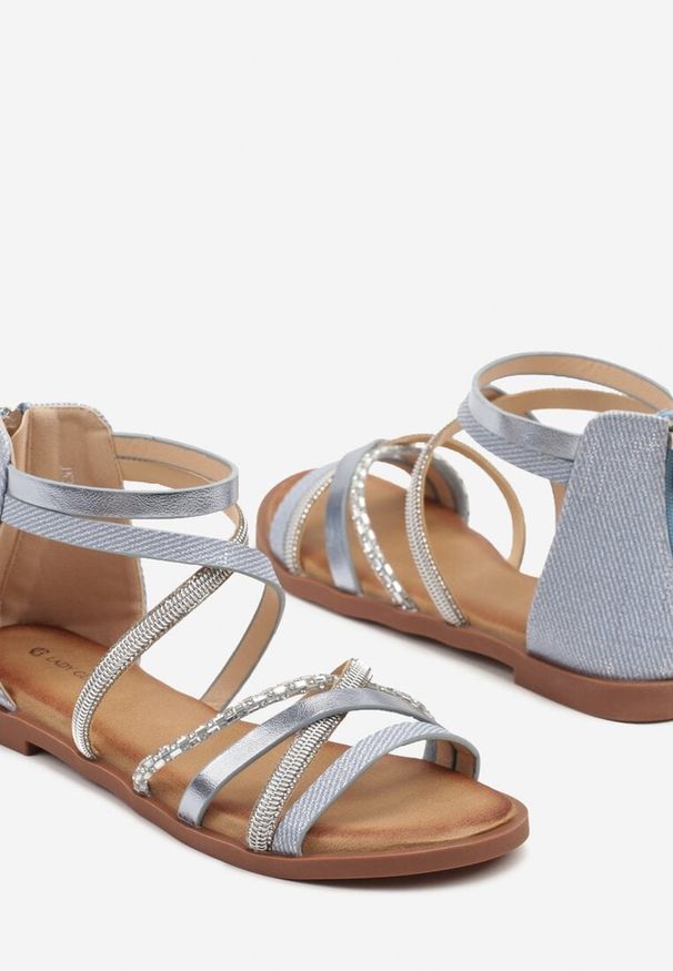Born2be - Niebieskie Sandały z Przeplatanymi Paskami z Cyrkoniami Zapinane na Suwak Zeleina. Okazja: na co dzień. Zapięcie: pasek. Kolor: niebieski. Materiał: jeans. Wzór: paski. Styl: klasyczny, elegancki, casual