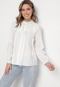Born2be - Biała Koszula z Ozdobnym Haftem Nanania. Okazja: na co dzień, na spacer. Kolor: biały. Materiał: jeans. Wzór: haft. Styl: casual, elegancki #6