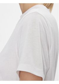 Tommy Jeans T-Shirt Badge DW0DW17391 Biały Boxy Fit. Kolor: biały. Materiał: syntetyk