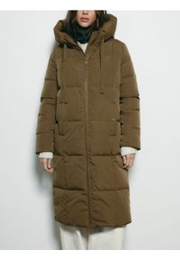 Reserved - Pikowana kurtka z puchem - ciemnozielony. Kolor: zielony. Materiał: puch