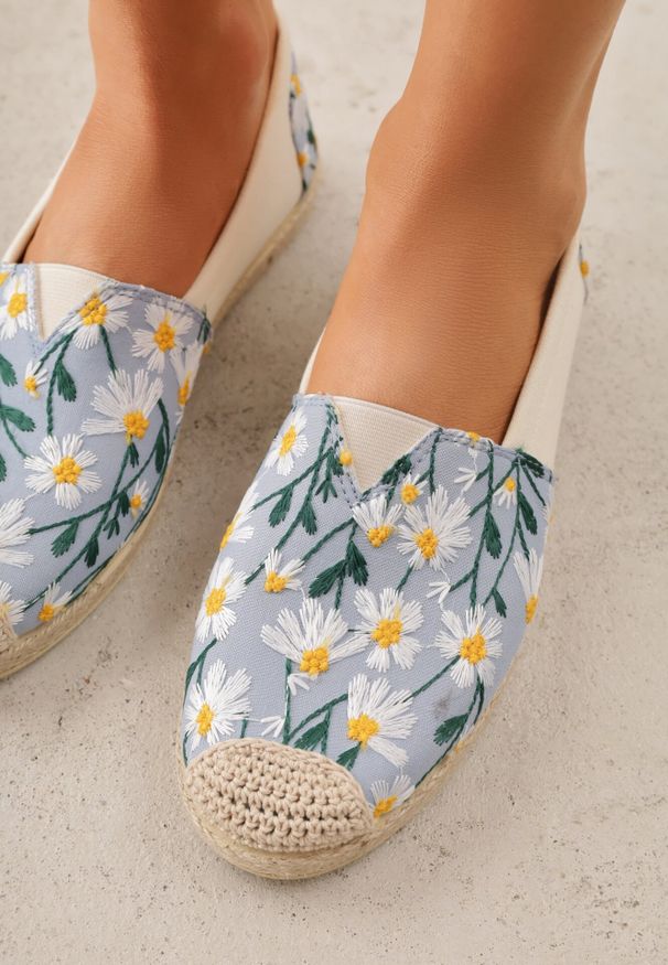 Born2be - Niebieskie Espadryle z Plecionką i Kwiatowym Haftem Alenara. Okazja: na spacer, na co dzień. Kolor: niebieski. Materiał: jeans. Wzór: haft, kwiaty. Sezon: lato. Styl: casual, elegancki