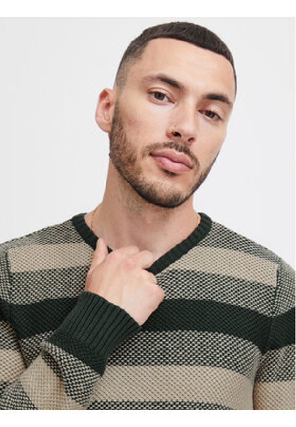 Blend Sweter 20715861 Kolorowy Regular Fit. Materiał: syntetyk. Wzór: kolorowy