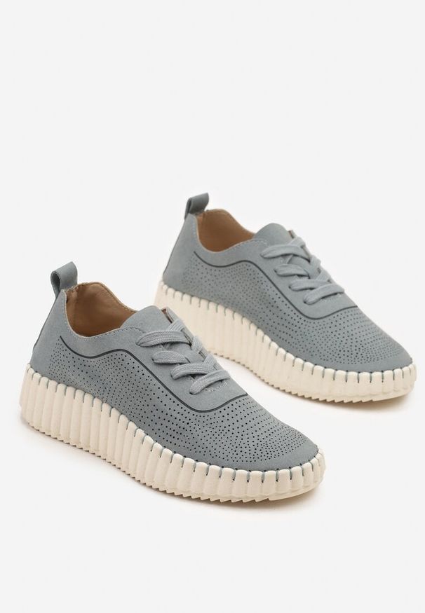 Born2be - Niebieskie Ażurowe Sneakersy na Grubej Podeszwie z Tłoczeniem Ronele. Okazja: na co dzień. Kolor: niebieski. Wzór: ażurowy