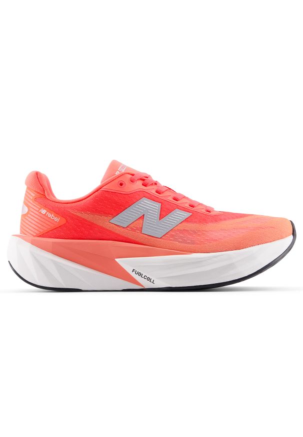 Buty damskie New Balance FuelCell Rebel v5 WFCXL5A – pomarańczowe. Kolor: pomarańczowy. Materiał: materiał, syntetyk, guma. Szerokość cholewki: normalna. Wzór: geometria. Sport: fitness, bieganie