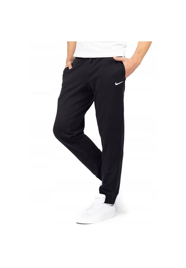 Spodnie Dresowe Męskie Nike Club Fleece. Kolor: czarny. Materiał: dresówka. Długość: długie