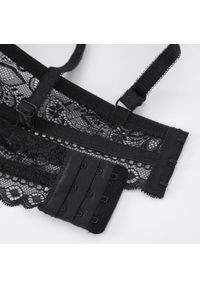 Intica - Komplet bieliźniany z usztywnianym biustonoszem i koronką Jolynn. Kolor: czerwony. Materiał: koronka. Wzór: koronka #11