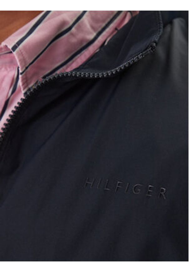 TOMMY HILFIGER - Tommy Hilfiger Kurtka przejściowa Branded MW0MW42502 Granatowy Regular Fit. Kolor: niebieski. Materiał: syntetyk