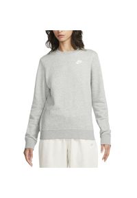 Bluza Nike Sportswear Club Fleece DQ5473-063 - szara. Kolor: szary. Materiał: bawełna, poliester. Wzór: aplikacja. Styl: sportowy