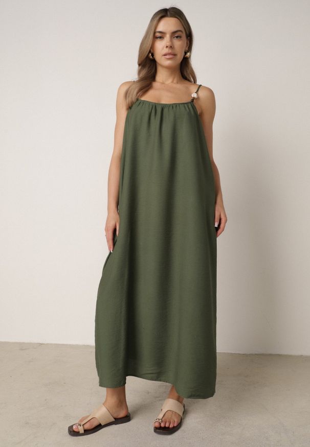 Born2be - Zielona Pudełkowa Sukienka Boho z Wiskozy na Ramiączkach z Ozdobnymi Koralikami Erane. Okazja: na co dzień. Kolekcja: plus size. Kolor: zielony. Materiał: wiskoza. Długość rękawa: na ramiączkach. Typ sukienki: proste, dla puszystych. Styl: boho