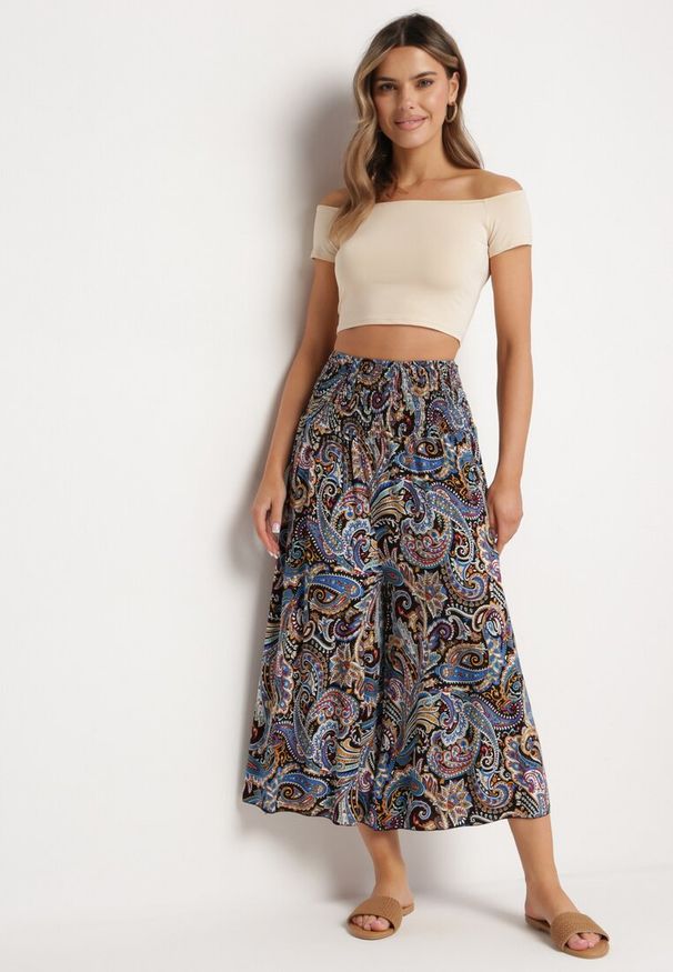 Born2be - Czarne Bawełniane Spodnie Kuloty z Wzorem Paisley Tarrisa. Okazja: na co dzień. Stan: podwyższony. Kolor: czarny. Materiał: bawełna. Wzór: paisley. Styl: boho, casual, wakacyjny, elegancki