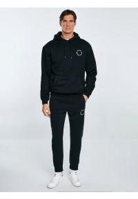 Big-Star - Bluza męska z kapturem czarna Ajrojer 906. Okazja: na co dzień. Typ kołnierza: kaptur. Kolor: czarny. Materiał: jeans, materiał, dzianina. Wzór: haft. Styl: casual