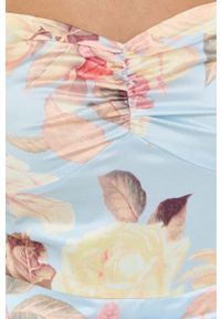 Guess sukienka kolor niebieski mini prosta. Okazja: na co dzień. Kolor: niebieski. Materiał: tkanina. Długość rękawa: na ramiączkach. Typ sukienki: proste. Styl: casual. Długość: mini #4