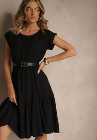 Renee - Czarna Rozkloszowana Sukienka z Wiskozy Linurea. Okazja: na co dzień. Kolor: czarny. Materiał: wiskoza. Styl: klasyczny, elegancki, casual