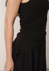 Born2be - Czarna Bawełniana Sukienka Koktajlowa na Ramiączkach z Asymetryczną Górą Thelis. Okazja: na wesele, na ślub cywilny. Kolor: czarny. Materiał: bawełna. Długość rękawa: na ramiączkach. Typ sukienki: asymetryczne. Styl: wizytowy #6