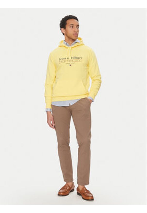 TOMMY HILFIGER - Tommy Hilfiger Bluza Center Stack MW0MW38672 Żółty Regular Fit. Kolor: żółty. Materiał: bawełna