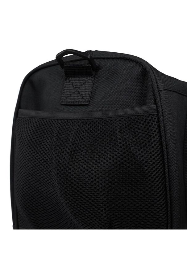 GYMBEAM - Torba sportowa GymBeam Duffle All Black. Kolor: czarny