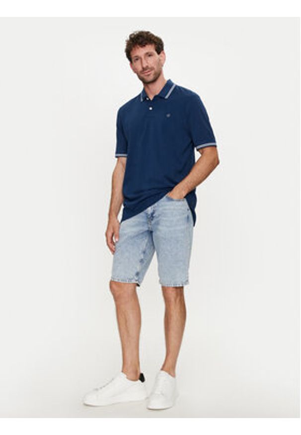 Bugatti Polo 8150 55001A Granatowy Slim Fit. Typ kołnierza: polo. Kolor: niebieski. Materiał: bawełna