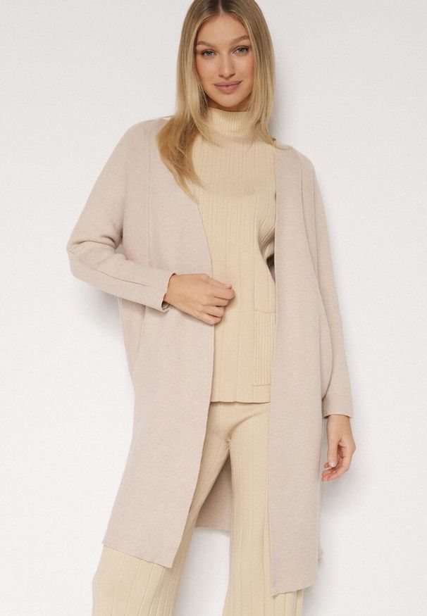 Born2be - Beżowy Klasyczny Niezapinany Kardigan Elitusa. Okazja: na co dzień. Kolor: beżowy. Materiał: jeans. Styl: klasyczny