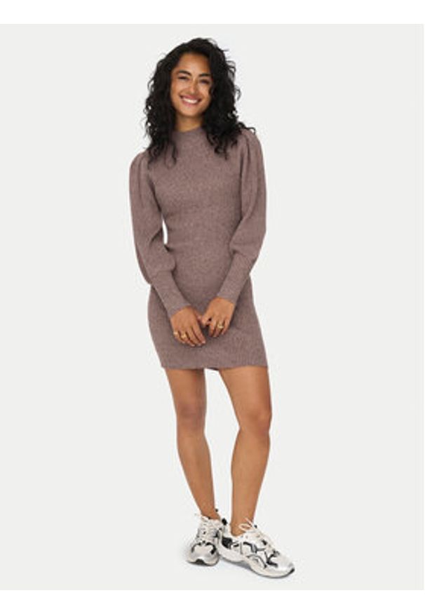 only - ONLY Sukienka dzianinowa Katia 15232502 Brązowy Comfort Fit. Kolor: brązowy. Materiał: syntetyk, wiskoza
