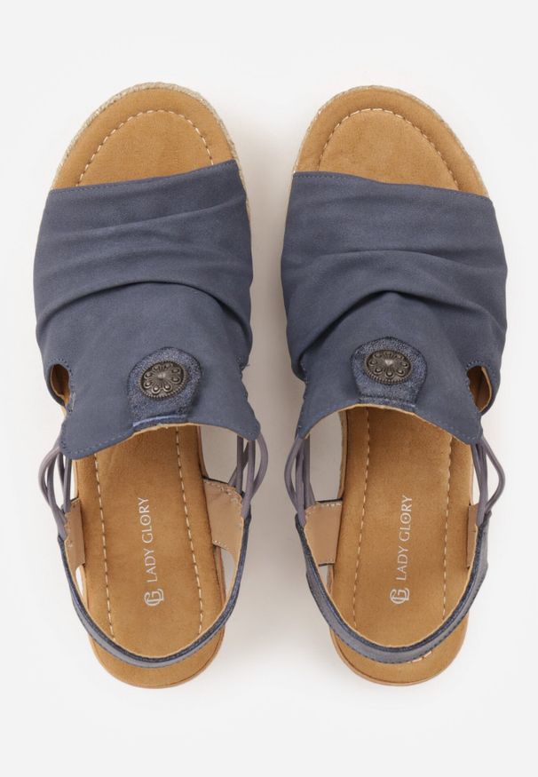 Born2be - Niebieskie Sandały na Koturnie z Marszczoną Cholewką i Metaliczną Aplikacją Teodlar. Zapięcie: bez zapięcia. Kolor: niebieski. Materiał: len, jeans. Wzór: aplikacja. Sezon: lato. Obcas: na koturnie. Styl: boho. Wysokość obcasa: średni
