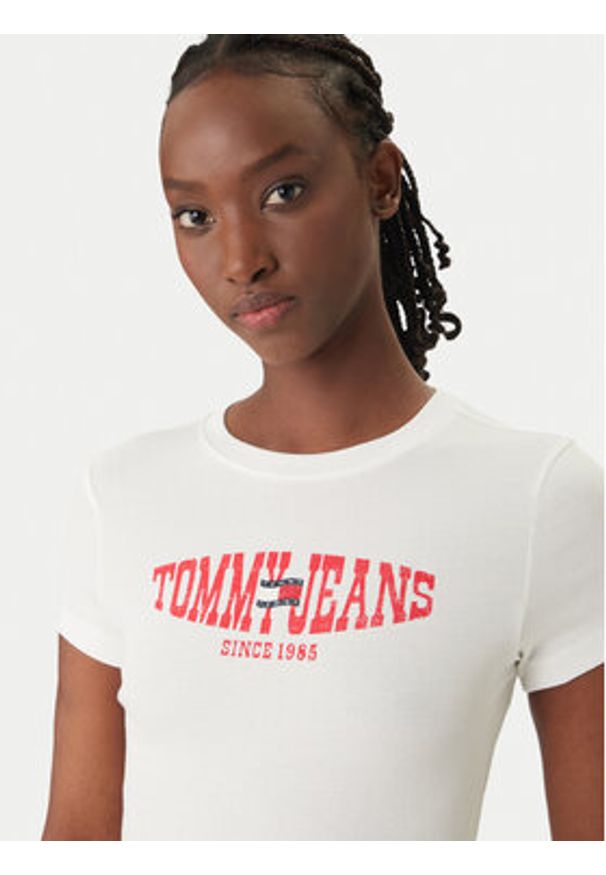 Tommy Jeans T-Shirt Wavy Flag DW0DW22272 Biały Slim Fit. Kolor: biały. Materiał: bawełna