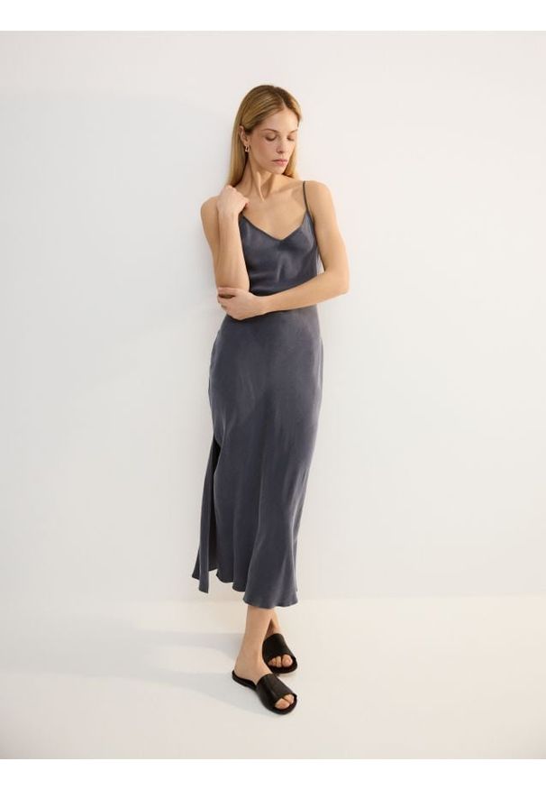 Reserved - Sukienka z cupro - szary. Kolor: szary. Materiał: tkanina, wiskoza. Typ sukienki: proste