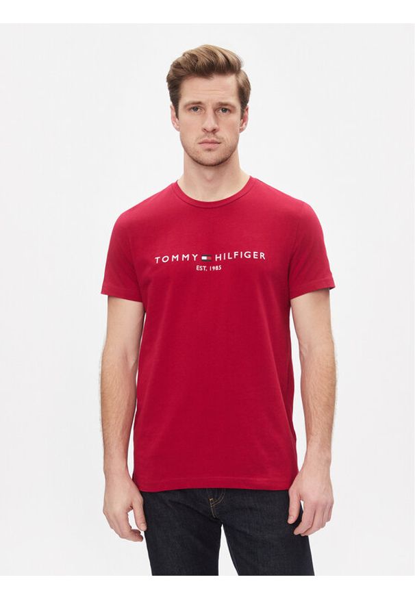TOMMY HILFIGER - Tommy Hilfiger T-Shirt Tommy Logo Tee MW0MW11797 Czerwony Regular Fit. Kolor: czerwony. Materiał: bawełna