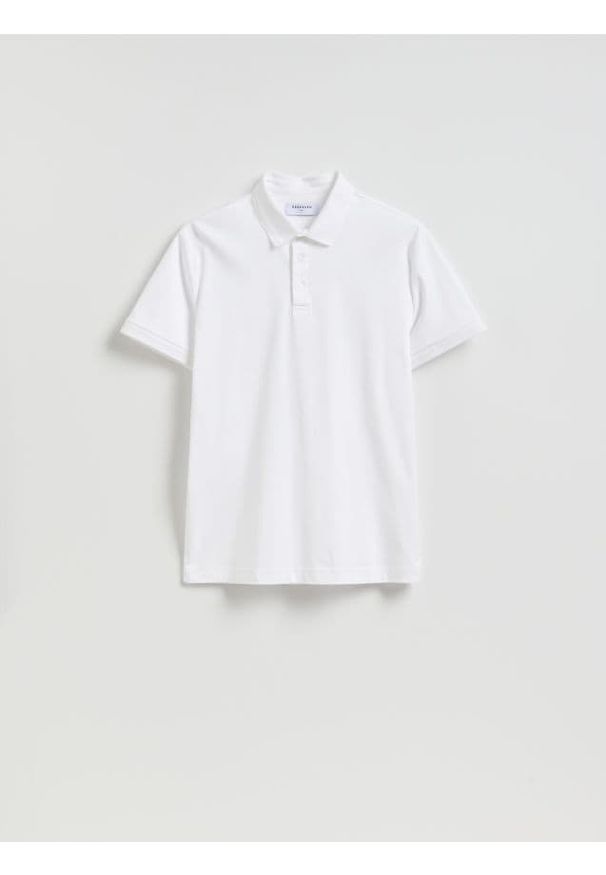 Reserved - Polo slim z bawełny pima - biały. Typ kołnierza: polo. Kolor: biały. Materiał: bawełna